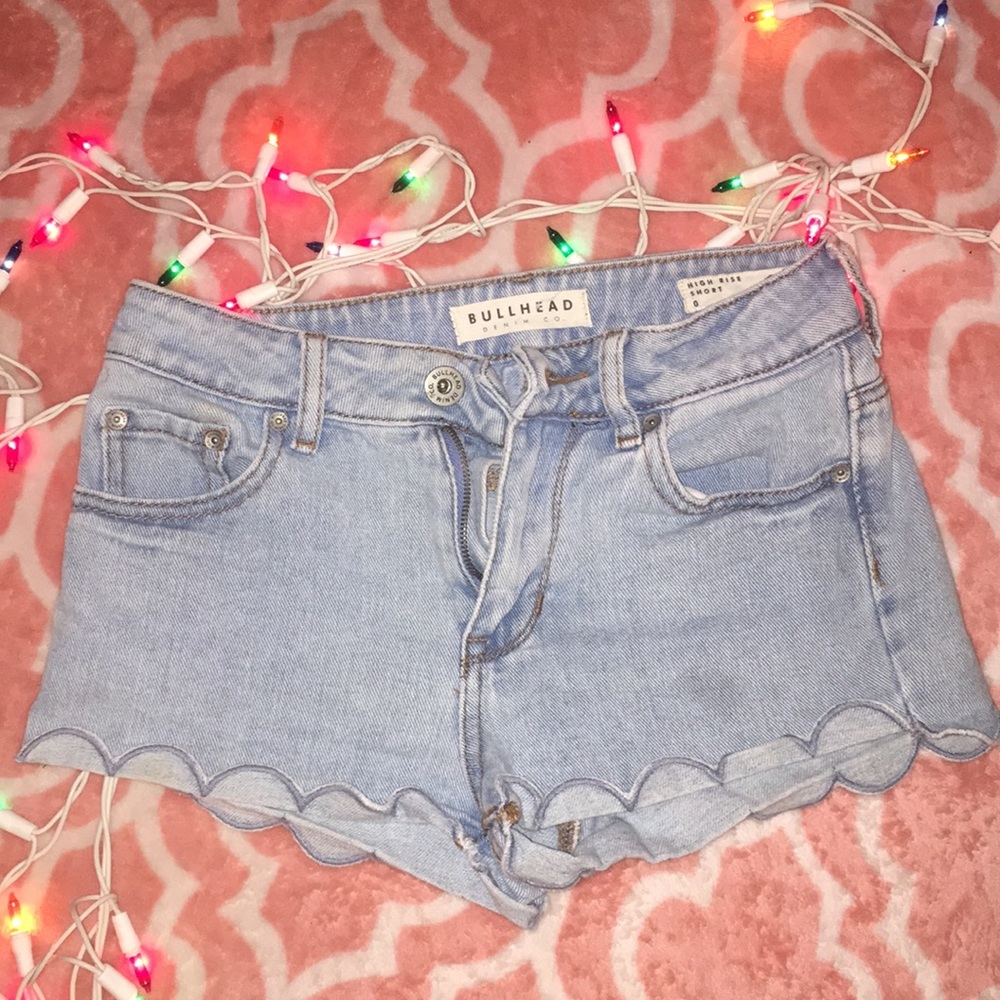 Pacsun Bullhead Jean shorts w/ scalloped trimming